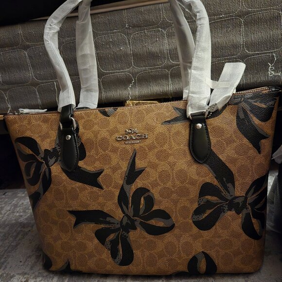 Coach Signature Canvas with Bow Print Set main image 9